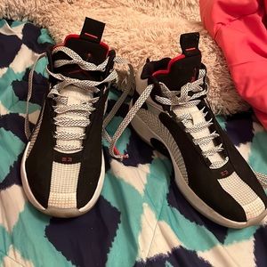 JORDAN XXXV DNA SHOES. Size 6y